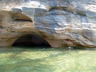 pictured rocks kayaking