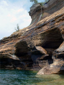 pictured rocks kayaking