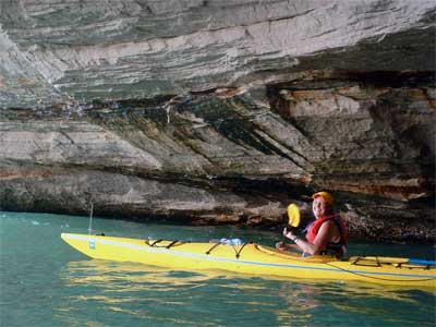 pictured rocks kayaking