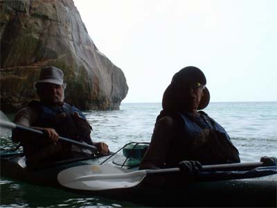 pictured rocks kayaking